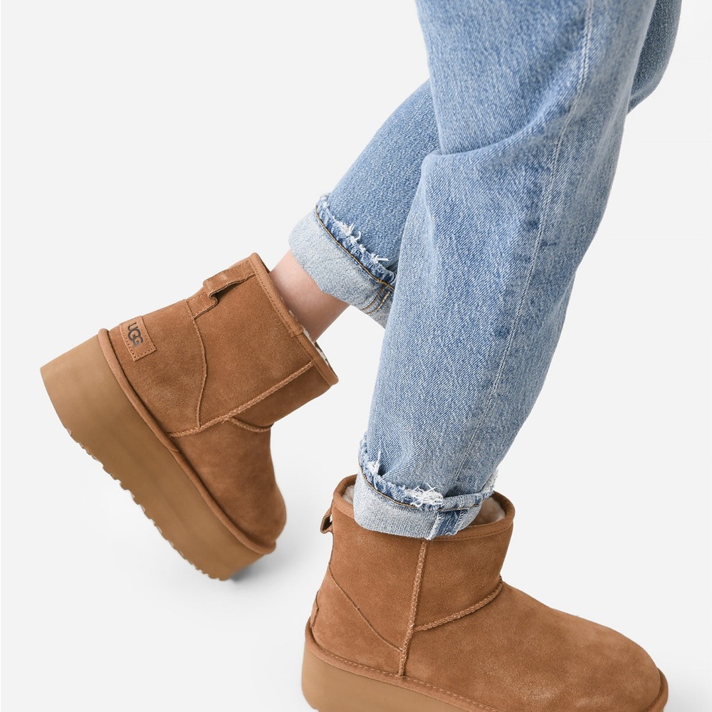 UGG Women's Classic Mini Platform Chestnut Suede Boots, Size 7 (EU 38)